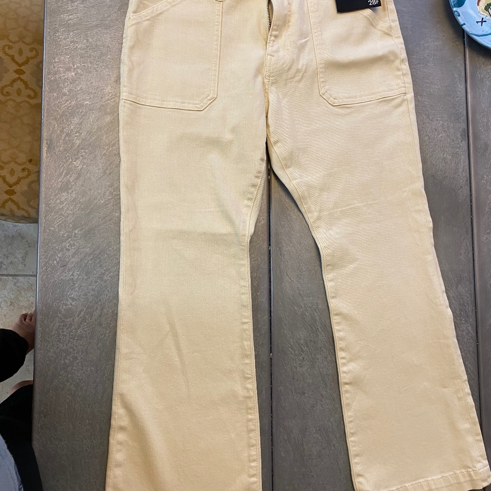 ***NEW*** Banana Republic premium Denim. Mid-rise Crop flare  28P
